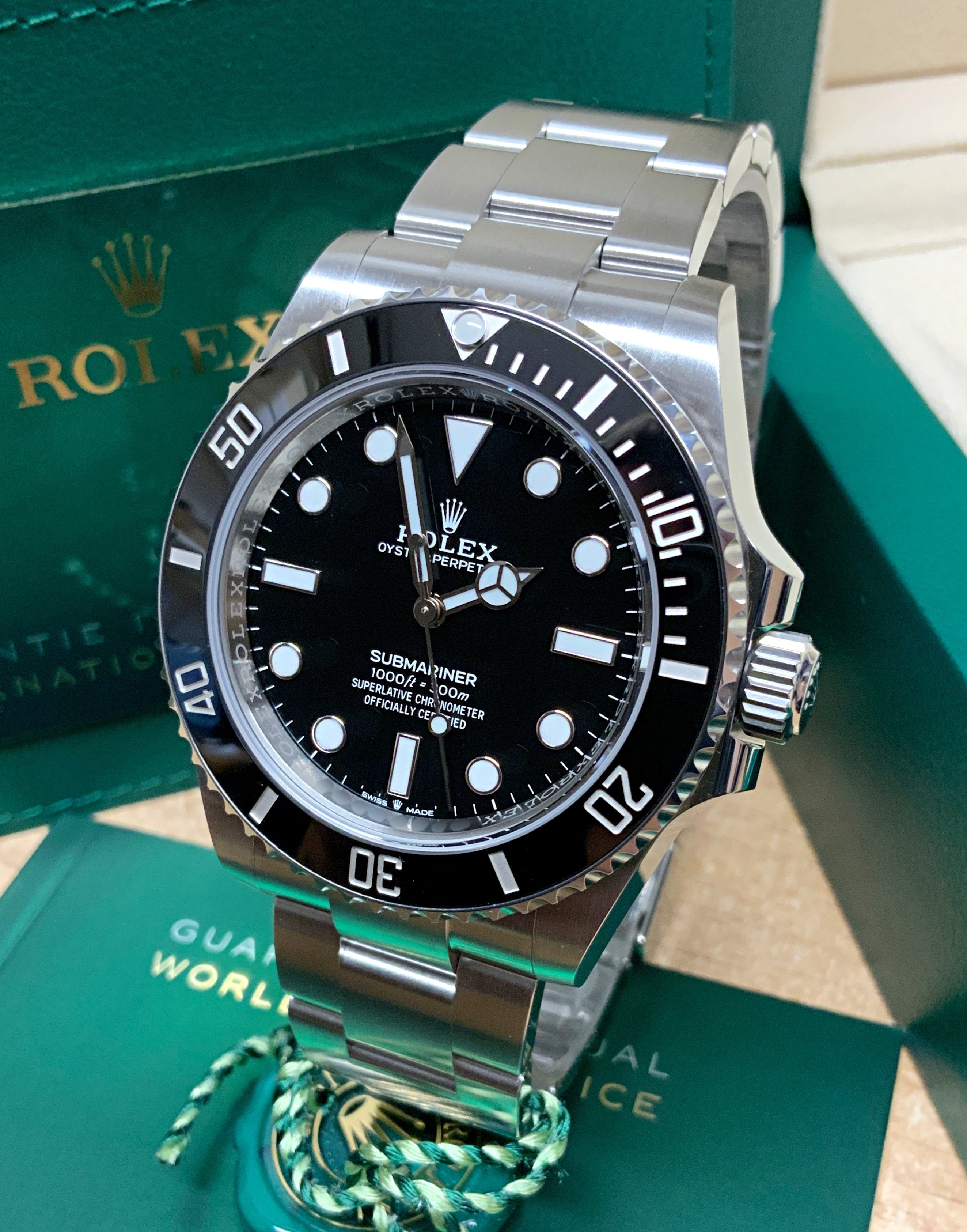 Rolex submariner 124060 no data